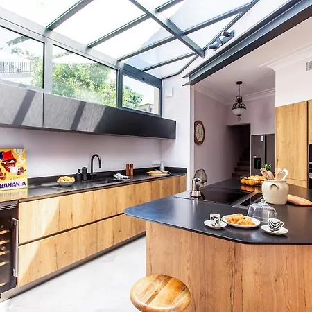 Newly Renovated Villa Антіб
