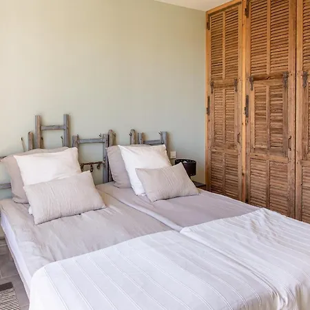 Newly Renovated Villa Апартаменти