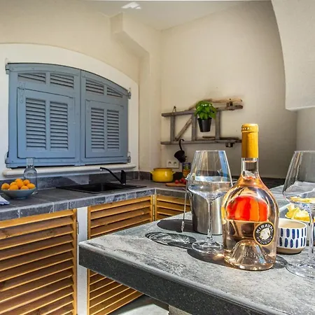 Newly Renovated Villa Антіб